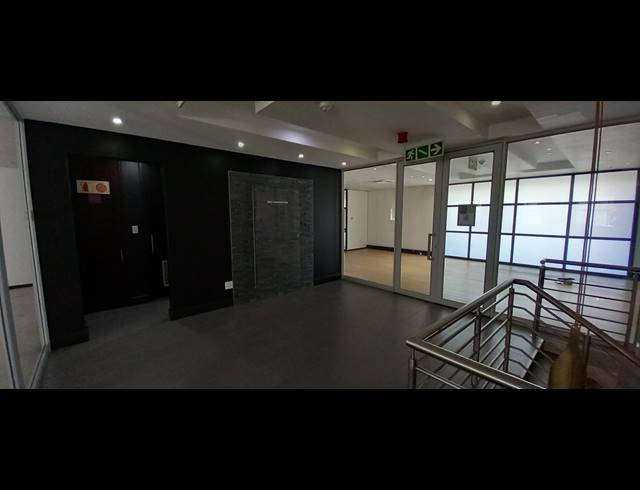 1,013M² OFFICE TO LET IN BRYANSTON